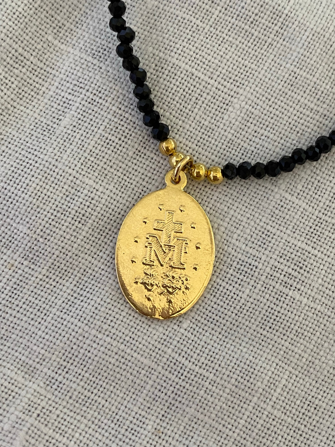 Collar Onix Virgen Gold